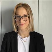 la neoulaureata con C1 in Inglese offre lezioni private